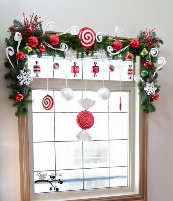 รูปภาพ:http://www.stylisheve.com/wp-content/uploads/2013/12/Christmas-Cheer-with-a-View-Decorating-Your-Holiday-Windows_32.jpg