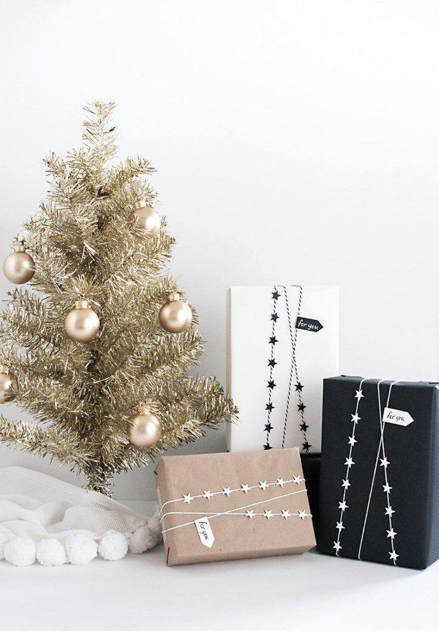รูปภาพ:http://www.architectureartdesigns.com/wp-content/uploads/2018/12/16-Magical-DIY-Gift-Wrapping-Ideas-That-Will-Personalize-Your-Christmas-Gifts-15.jpg
