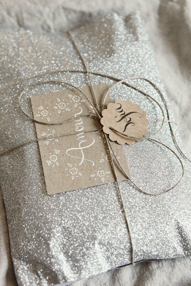 รูปภาพ:http://www.architectureartdesigns.com/wp-content/uploads/2018/12/16-Magical-DIY-Gift-Wrapping-Ideas-That-Will-Personalize-Your-Christmas-Gifts-1.jpg