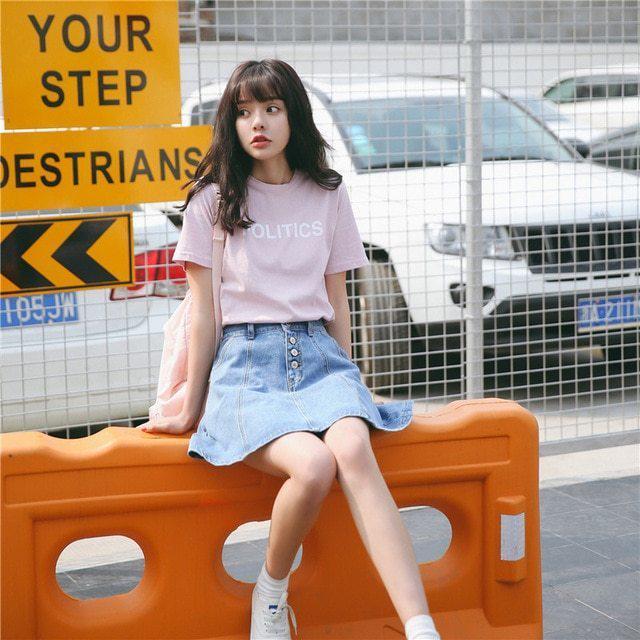 รูปภาพ:https://ae01.alicdn.com/kf/HTB1wJ3MPVXXXXaXXVXXq6xXFXXXY/summer-2017-harajuku-shirt-women-korean-style-ulzzang-fashion-retro-character-POLITICS-printing-back-CHANGE-pink.jpg_640x640.jpg