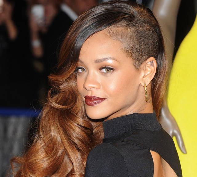 รูปภาพ:http://zntent.com/wp-content/uploads/2015/05/Rihanna-loose-curls.jpg