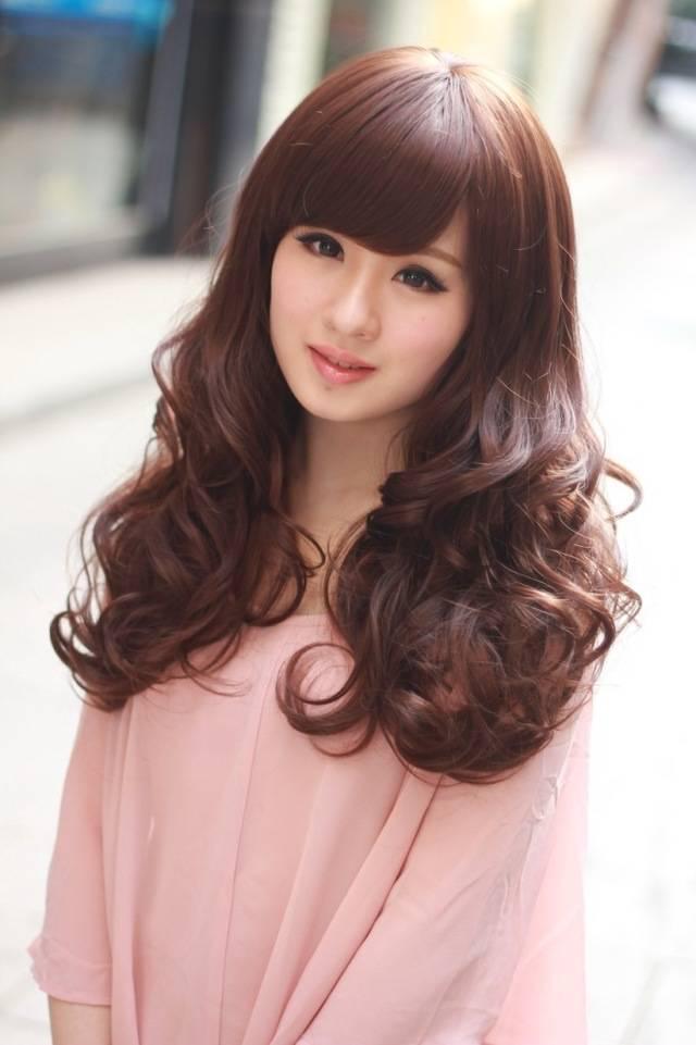 รูปภาพ:http://i01.i.aliimg.com/wsphoto/v0/1226354637/Free-shipping-girl-wig-long-curly-hair-sets-of-Korean-style-Japanese-sweet-Wig-w037-.jpg