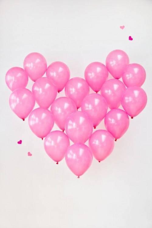รูปภาพ:http://upload2.weddbook.com/blogs2/635/pretty-in-pink-diy-giant-balloon-heart-weddingomania-483-int.jpg