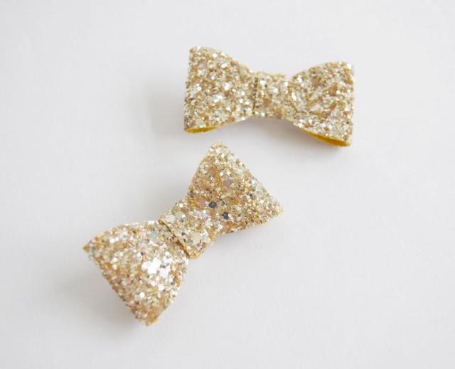 รูปภาพ:http://s3.weddbook.com/t4/2/4/8/2489866/gold-glitter-hair-bow-clip-set-glitter-bow-wedding-hair-accessories-gold-wedding-girl-hair-bow-girl-hair-accessories-bow-hair-clip.jpg
