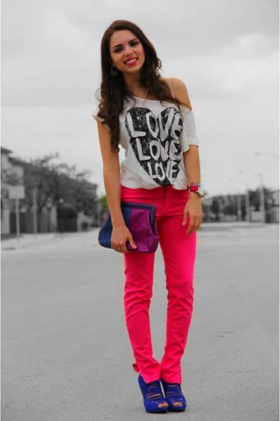 รูปภาพ:http://images0.chictopia.com/photos/danidaniramirez/8035233843/hot-pink-zara-jeans-deep-purple-adriana-castro-bag-white-forever-21-top-bl_400.jpg