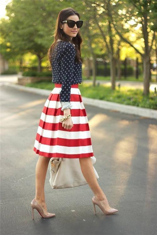 รูปภาพ:http://www.meetthebestyou.com/wp-content/uploads/2015/06/Red-White-Striped-Skirt-Outfit.jpg