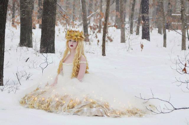 รูปภาพ:http://static.boredpanda.com/blog/wp-content/uploads/2015/12/costumes-incredible-dresses-young-designer-angela-clayton-28.jpg
