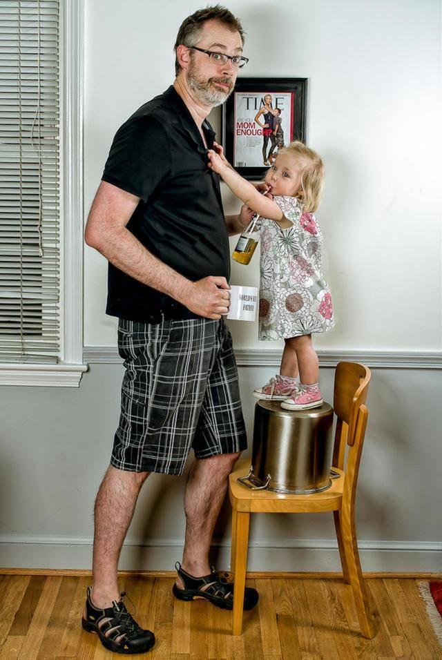 รูปภาพ:http://cdn.stylisheve.com/wp-content/uploads/2014/09/Worlds-Best-Father-Dave-Engledow-with-Daughter-Alice-Bee-23.jpg