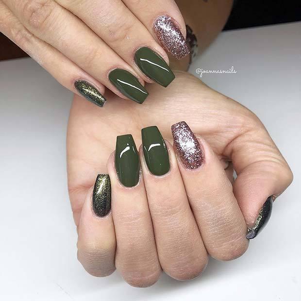 รูปภาพ:https://stayglam.com/wp-content/uploads/2018/12/Dark-Green-and-Glitter.jpg