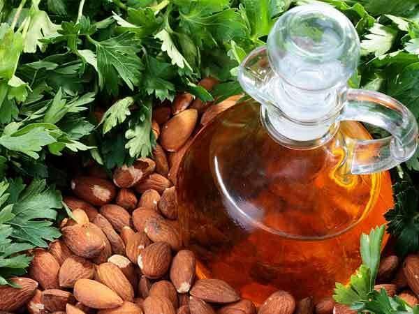 รูปภาพ:http://www.boldsky.com/img/2012/08/01-almond-oil-010812.jpg