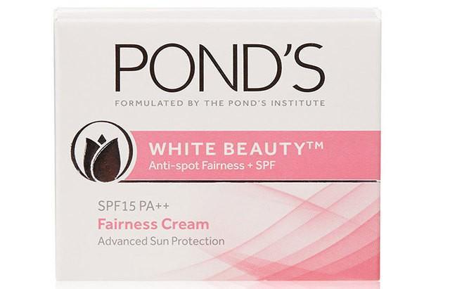 รูปภาพ:https://cdn2.stylecraze.com/wp-content/uploads/2013/01/2.-Ponds-White-Beauty-Anti-Spot-Fairness-SPF-15-PA-Fairness-Cream.jpg