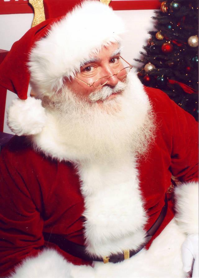 รูปภาพ:https://upload.wikimedia.org/wikipedia/commons/4/49/Jonathan_G_Meath_portrays_Santa_Claus.jpg