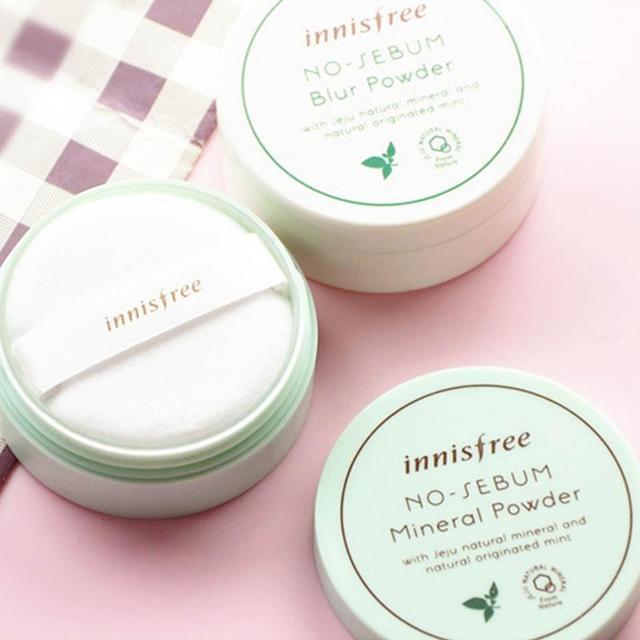 รูปภาพ:https://www.dhresource.com/0x0s/f2-albu-g7-M01-C2-93-rBVaSVrEmTuAKgcaAAHvNh89Tv4199.jpg/ber-hmtes-innisfree-kein-sebum-mineralpulver.jpg