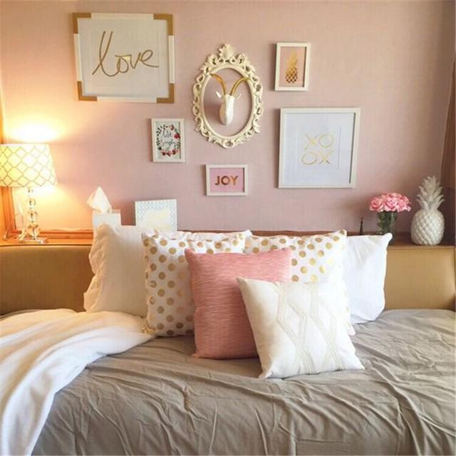 รูปภาพ:https://www.chicuties.com/wp-content/uploads/2018/12/pink-and-grey-living-room-decor-23.jpg