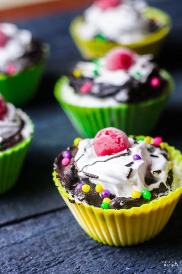 รูปภาพ:https://mintszone-ndd.netdna-ssl.com/wp-content/uploads/No-Bake-Oreo-Icecream-Recipe-p1-600x900.jpg