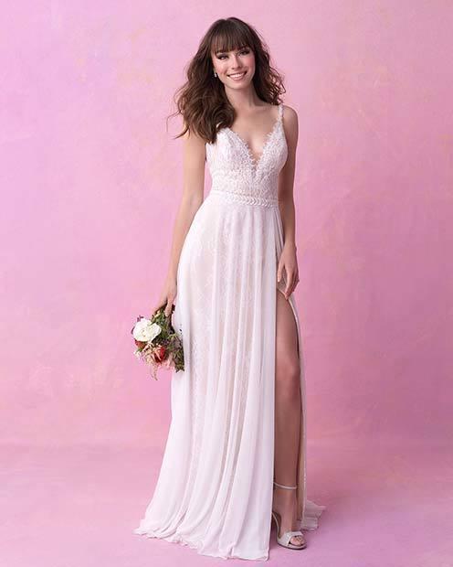 รูปภาพ:https://stayglam.com/wp-content/uploads/2018/06/Bridal-Gown-with-Side-Split.jpg