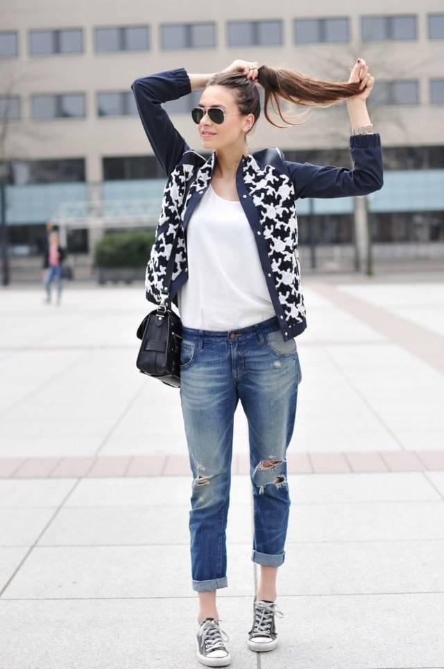 รูปภาพ:http://bmodish.com/wp-content/uploads/2014/04/ripped-jeans-and-converse-sneakers.jpg