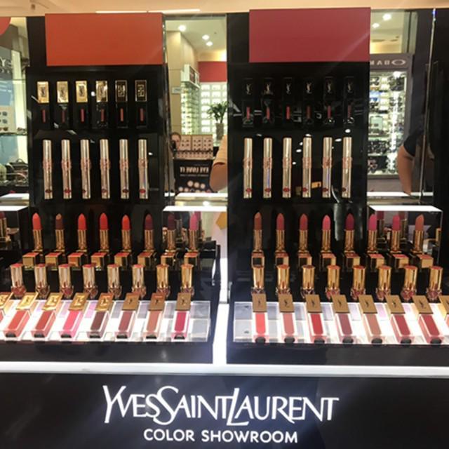 ภาพประกอบบทความ พาไปส่อง Make-Up ภายใต้สินค้า YSL (Yves Saint Laurent)