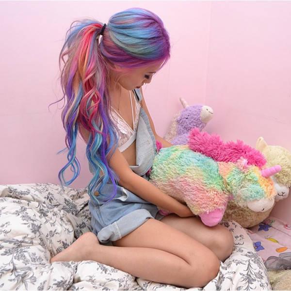 รูปภาพ:http://blog.vpfashion.com/wp-content/uploads/2015/06/Rainbow-hair-color-with-ponytail-incredible-hair-look.jpg