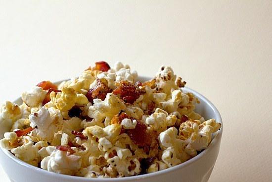 รูปภาพ:https://www.browneyedbaker.com/wp-content/uploads/2011/01/bacon-popcorn-2-550.jpg