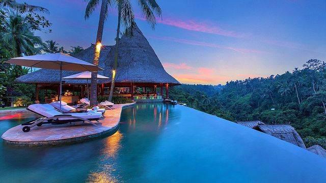 รูปภาพ:http://www.act4tomorrow.com.au/wp-content/uploads/2015/02/Viceroy-Bali-Hotel-Pool.jpg