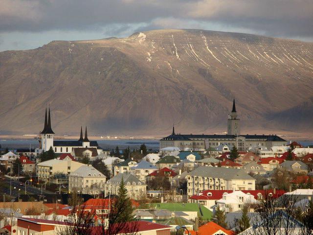 รูปภาพ:http://images.travelpod.com/tripwow/photos/ta-00be-d9f0-1c8b/the-city-of-reykjavik-iceland-reykjavik-iceland+1152_12922881530-tpfil02aw-12917.jpg