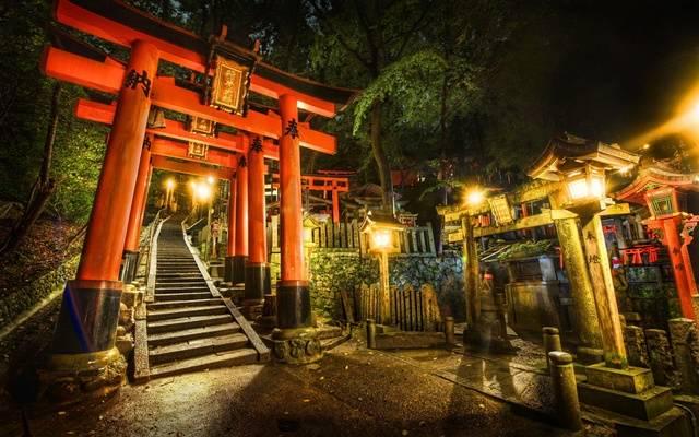 รูปภาพ:http://japan-culture.biz/wp-content/uploads/2014/12/torii-gate-shrine-japan-2560x1600.jpg