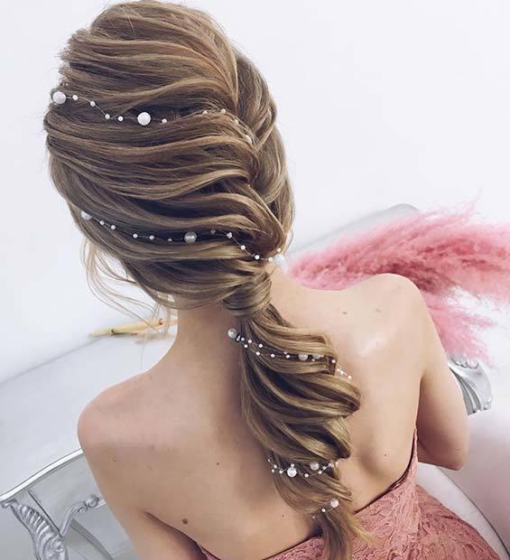 รูปภาพ:https://stayglam.com/wp-content/uploads/2018/11/Stunning-Ponytail-with-Pearls.jpg