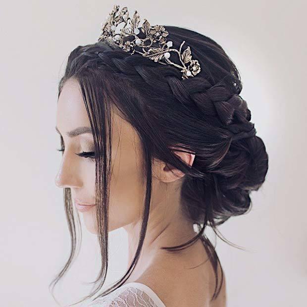 รูปภาพ:https://stayglam.com/wp-content/uploads/2018/11/Crown-Braid-and-Tiara.jpg