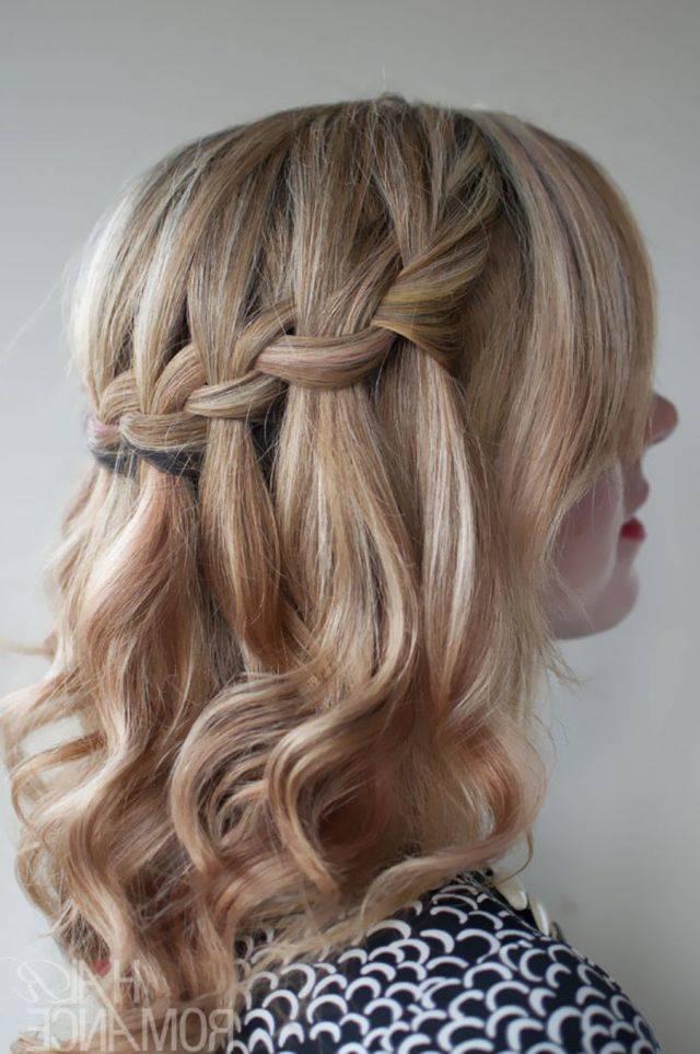 รูปภาพ:http://hairstylesoo.com/wp-content/uploads/2015/04/short-curly-hair-waterfall-braid-hairstyles-5534d6373eea9.jpg