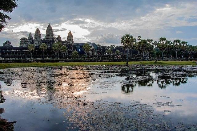 รูปภาพ:http://glotraveler.com/wp-content/uploads/2015/09/Angkor-Wat.jpg