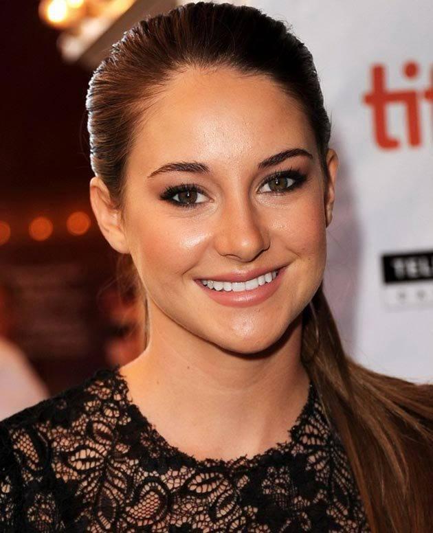 รูปภาพ:http://i1323.photobucket.com/albums/u581/brutavaresppf/shailene-woodley-01_zpsc77c02d6.jpg