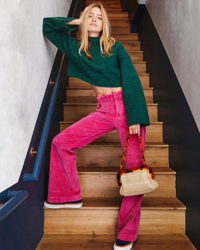 รูปภาพ:https://i1.wp.com/stylst.com/wp-content/uploads/2018/09/free-people-retro-inspired-wide-rib-cord-pants-featured-in-a-flared-silhouette.jpg?resize=980%2C1225&ssl=1