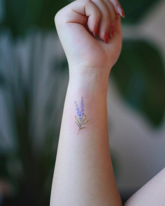 รูปภาพ:http://www.millionsgrace.com/wp-content/uploads/2019/01/Flower-Tattoos-6.jpg