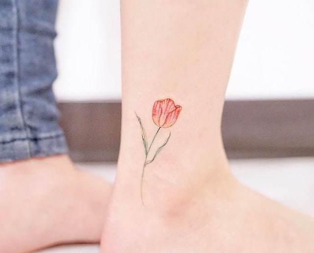 รูปภาพ:http://www.millionsgrace.com/wp-content/uploads/2019/01/Small-Flower-Tattoos-3.jpg