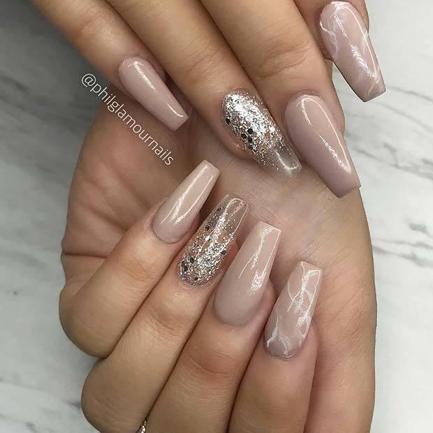 รูปภาพ:https://stayglam.com/wp-content/uploads/2019/01/Stylish-Marble-and-Glitter-Nails.jpg