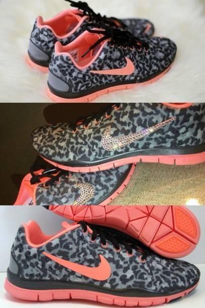 รูปภาพ:http://picture-cdn.wheretoget.it/y5bet9-l-610x610-shoes-nike-cheetah-free-nike+free-nice-sneakers-pretty-leopard-2013-coral-pink-sporty-colorful-nice+shoes.jpg