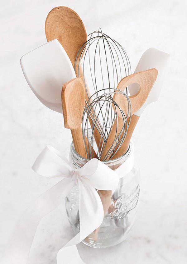 รูปภาพ:http://www.weddinginspirasi.com/wp-content/uploads/2014/05/sur-la-table-bridal-registry-wedding-foodie-cook-gift-kitchen-utensils-jar.jpg