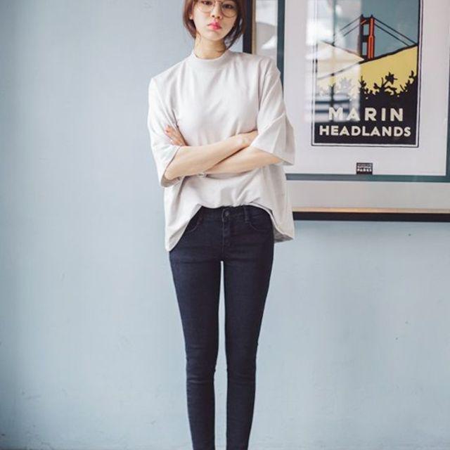 ตัวอย่าง ภาพหน้าปก:22 ไอเดีย "กางเกงยีนส์ + เสื้อยืด" แบบสายเกา เหมาะสมกับสาววัยรุ่น #อย่าได้พลาด