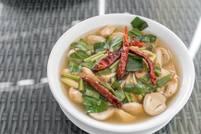 รูปภาพ:https://food.mthai.com/app/uploads/2017/12/hot-and-sour-soup.jpg