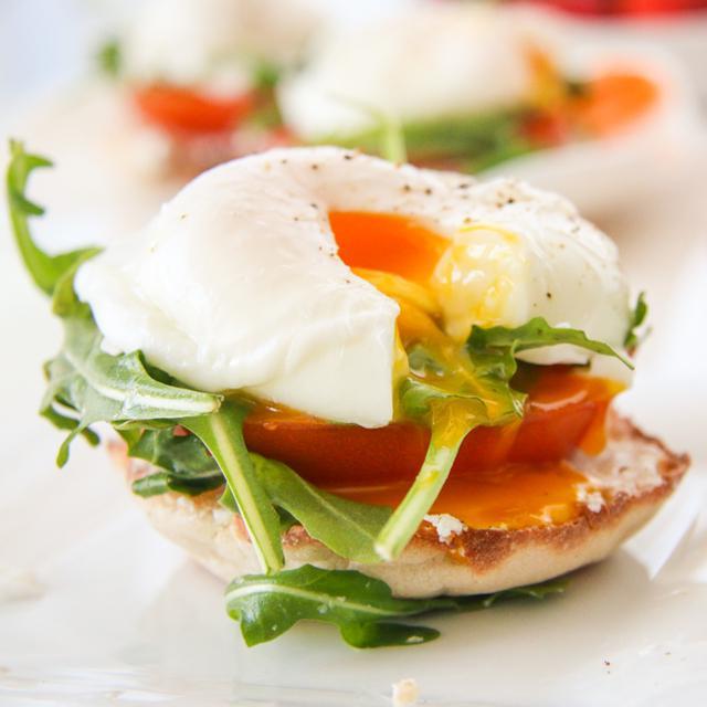 รูปภาพ:http://chefjulieyoon.com/wp-content/uploads/2015/03/Poached-Egg-Sandwiches-3-2.jpg