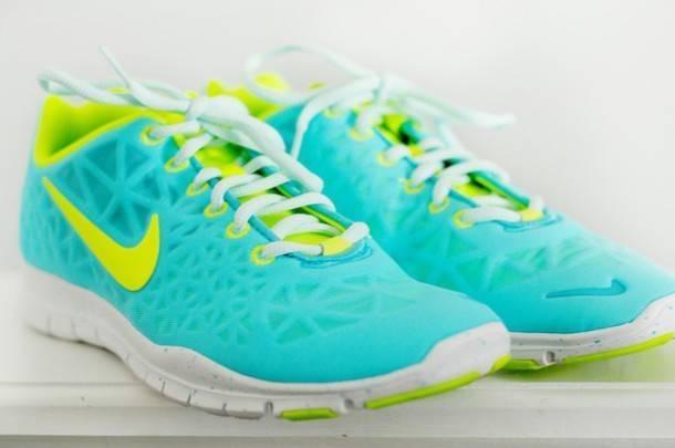 รูปภาพ:http://picture-cdn.wheretoget.it/yz2u6h-l-610x610-shoes-nike-nike+running+shoes-nike+free+run-turquoise-neon-blue-white-running+shoes-beautiful-gorgeous-neon+green-green-amazing-sportswear-gym+clothes-idk.jpg