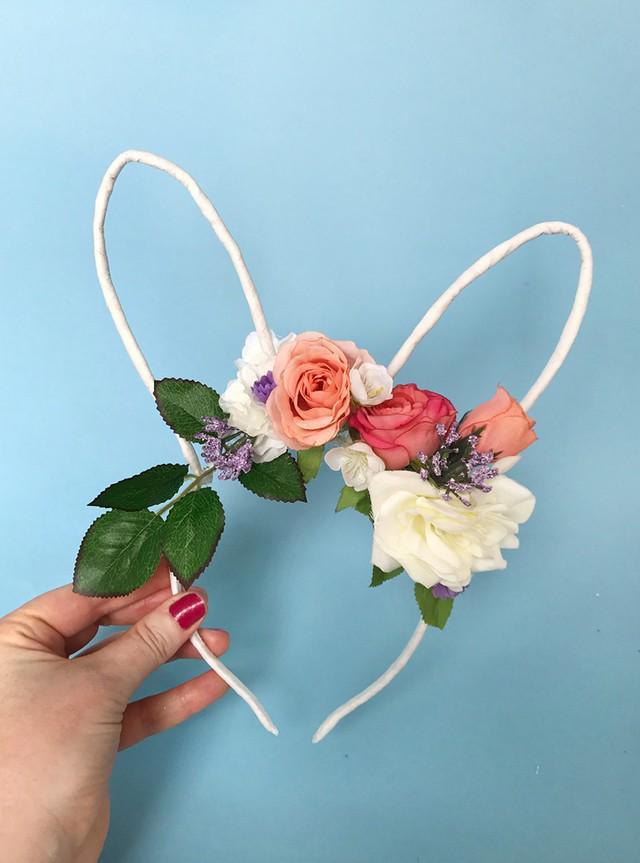 รูปภาพ:http://thesweetescape.ca/wp-content/uploads/2017/03/DIY-Easter-Floral-Rabbit-ears-9.jpg