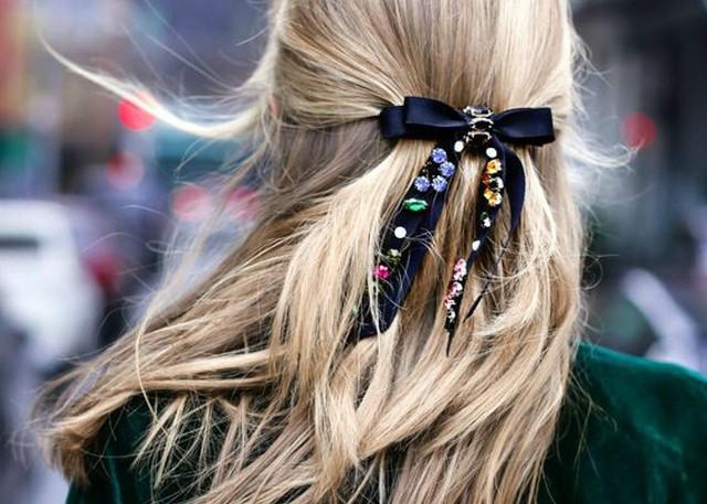 รูปภาพ:http://www.fashionisers.com/wp-content/uploads/2017/10/Cool-Hair-Accessories-To-Upgrade-Your-Hairstyle-This-Fall-1-1.jpg