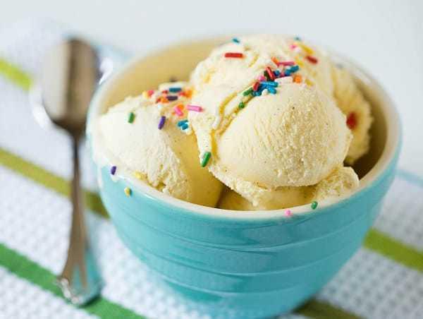 รูปภาพ:https://www.browneyedbaker.com/wp-content/uploads/2013/05/vanilla-bean-ice-cream-23-600.jpg