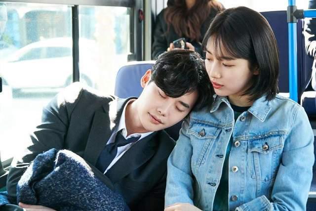 รูปภาพ:https://0.soompi.io/wp-content/uploads/2017/09/04015620/While-You-Were-Sleeping-Suzy-Lee-Jong-Suk-2.jpg