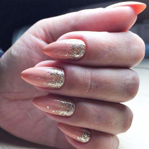 รูปภาพ:https://glaminati.com/wp-content/uploads/2017/12/nude-nails-almond-gold-glitter-ombre-500x500.jpg