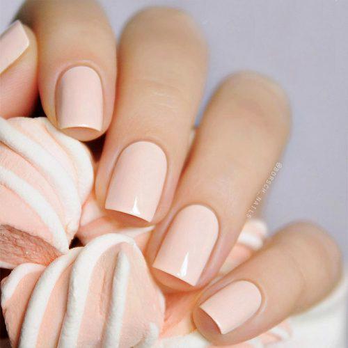 รูปภาพ:https://glaminati.com/wp-content/uploads/2017/12/nude-nails-square-shape-medium-peach-pastel-simple-design-500x500.jpg