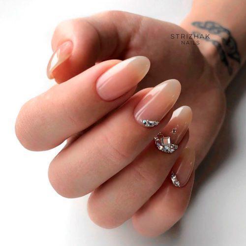 รูปภาพ:https://glaminati.com/wp-content/uploads/2017/12/nude-nails-almond-rhinestones-natural-500x500.jpg