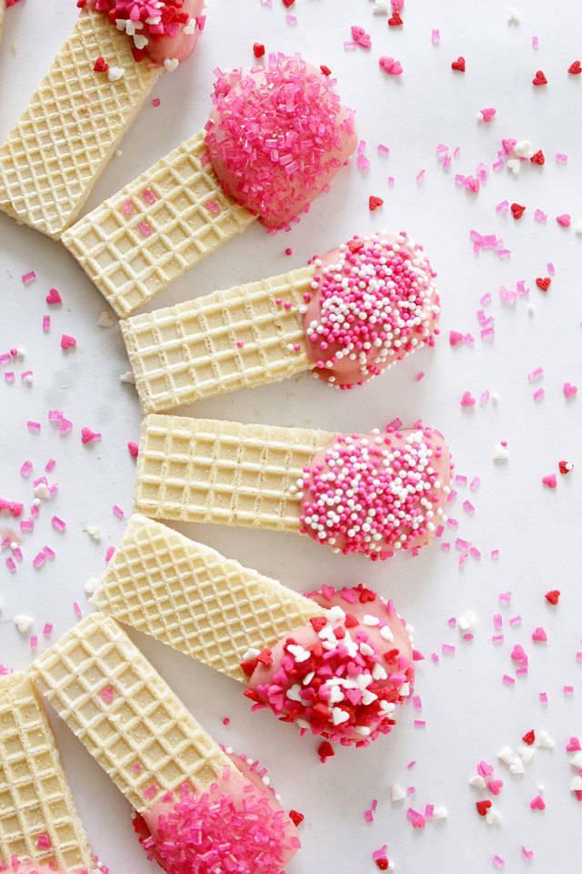 รูปภาพ:http://glitterandbubbles.com/wp-content/uploads/2015/01/wafer-cookies-valentines-day.jpg